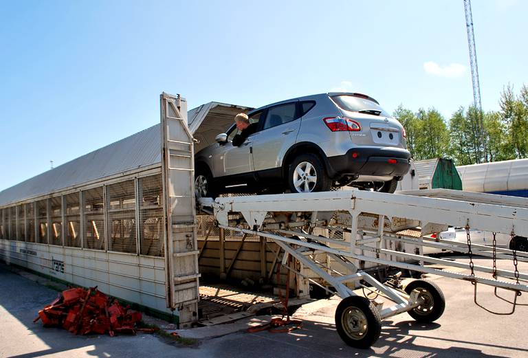 Стоимость перевозки жд сеткой автомобиля из Хабаровска в Брянск